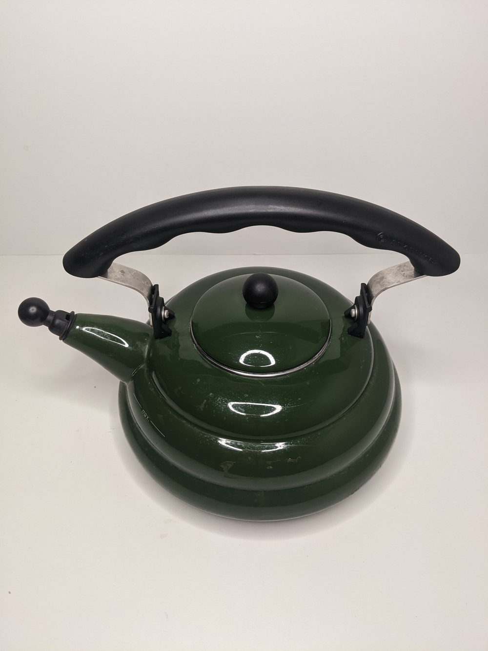 Le Creuset Forest Green Beehive Vintage Whistling Tea Kettle with Black Handle